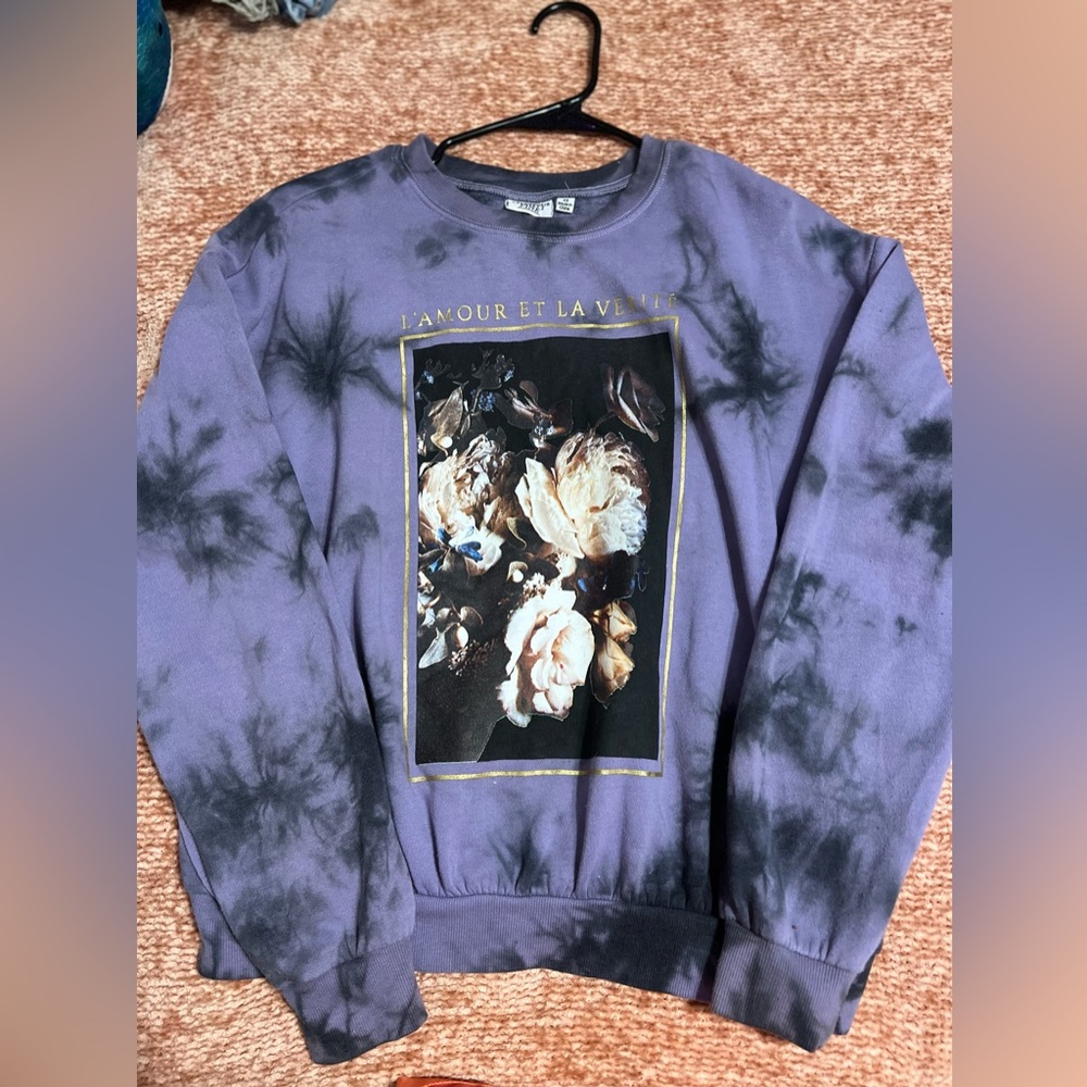 Xs sweat shirt with print like new NO FLAWS